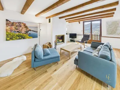 Télévision ou salle de divertissement dans l'établissement Appartement Terrasse, vue sur les montagnes et Parking