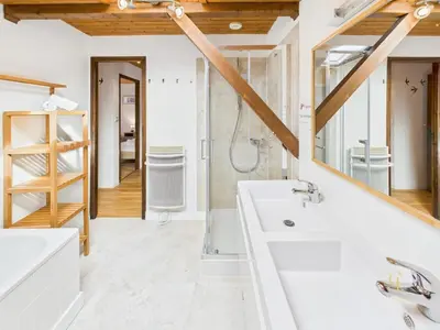 Salle de bains dans l'établissement Appartement Terrasse, vue sur les montagnes et Parking