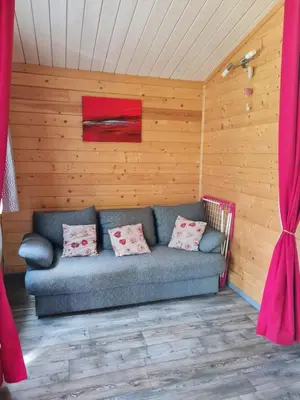 Coin salon dans l'établissement Chalet Bellevue