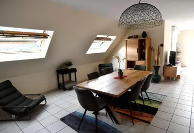 Coin salon dans l'établissement Le panorama - Appartement meublé 5 pièces cuisine salle de bain