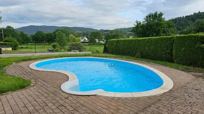 Piscine de l'établissement L'intemporel - Grand Jardin avec Piscine ou située à proximité