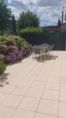 Jardin de l'établissement Le Meix du Lac 3 étoiles - 200 m du lac - 50 m navette ski