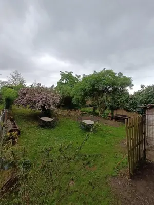 Jardin de l'établissement Grange rénovée dans cour privée avec jardin sur les remparts