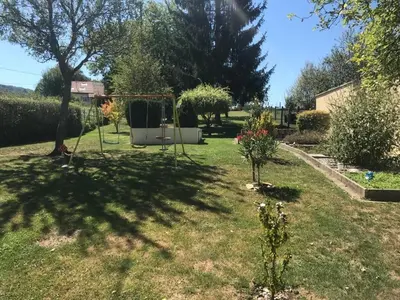 Jardin de l'établissement La maison des trois frontières