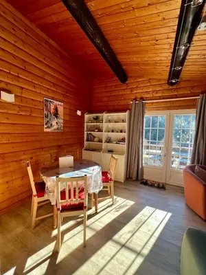 Coin salon dans l'établissement Le cocon de La Bresse