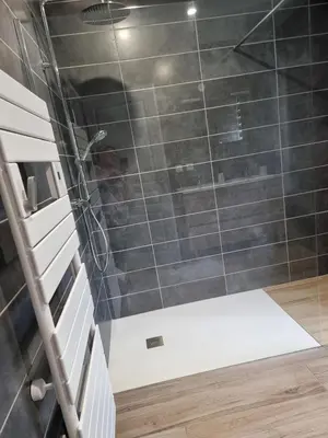 Salle de bains dans l'établissement Chez Remi