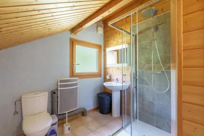 Salle de bains dans l'établissement Chalet Le Bas du Paradis