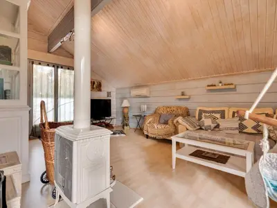 Télévision ou salle de divertissement dans l'établissement Nature Chalet in Abbévillers