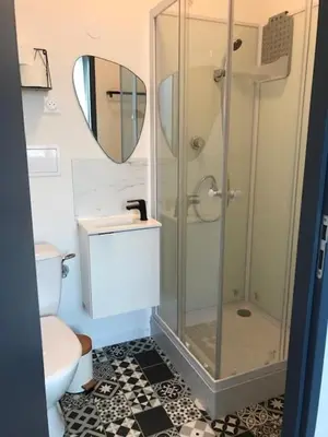 Salle de bains dans l'établissement Super studio 6 new quiet close to thé center