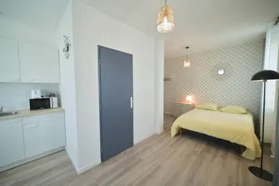 Un ou plusieurs lits dans un hébergement de l'établissement Super studio 6 new quiet close to thé center