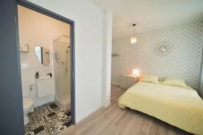 Un ou plusieurs lits dans un hébergement de l'établissement Super studio 6 new quiet close to thé center