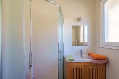 Salle de bains dans l'établissement L'Echo Bleu - Vue Montagne