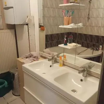 Privat Zimmer in einer Wohnung zu vermieten