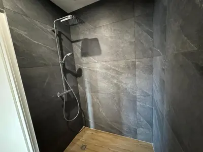 Salle de bains dans l'établissement Chambre Eté avec baignoire privée