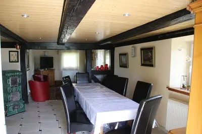 Coin salon dans l'établissement Gîte des Chamois