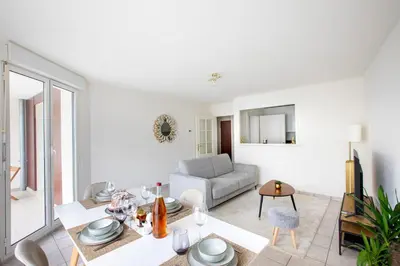 Coin salon dans l'établissement Appartement lumineux 3 frontières parking gratuit