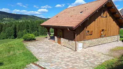 Vue générale sur la montagne ou vue sur la montagne depuis le chalet