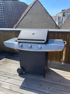 Barbecue disponible mis à disposition des clients de l'appartement