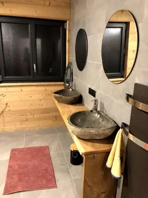 Salle de bains dans l'établissement Superbe Chalet refait à neuf, idéal famille, Sportifs 2 nuits minimum