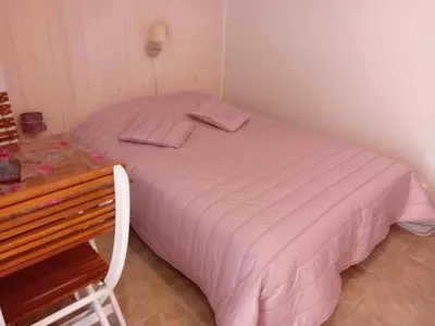 Un ou plusieurs lits dans un hébergement de l'établissement chambre studio