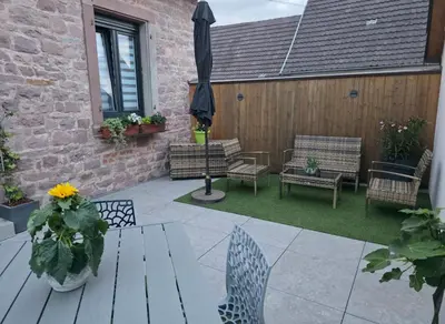 Jardin de l'établissement L'atelier - logement neuf 3 étoiles sur la route des vins d'Alsace