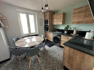 Cuisine ou kitchenette dans l'établissement Bel appartement F4 dans une maisons 6 a personnes