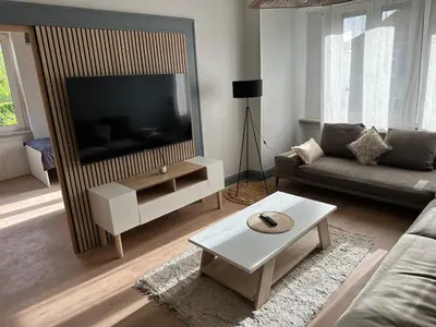 Télévision ou salle de divertissement dans l'établissement Bel appartement F4 dans une maisons 6 a personnes