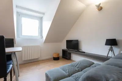 Télévision ou salle de divertissement dans l'établissement Ideal - Quiet garden - Free parking