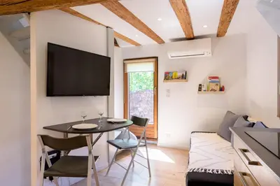 Télévision ou salle de divertissement dans l'établissement Maisonnette Alsacienne en plein coeur de Turckheim