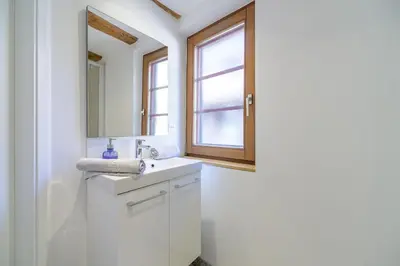 Salle de bains dans l'établissement Maisonnette Alsacienne en plein coeur de Turckheim