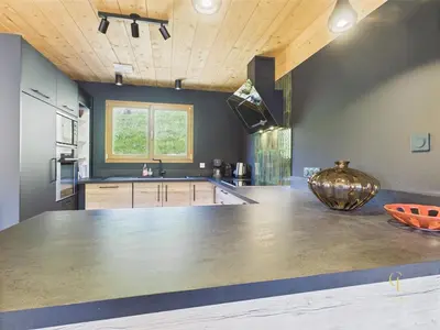 Cuisine ou kitchenette dans l'établissement Chalet METCY 12 pers, Jacuzzi, 8km Gerardmer