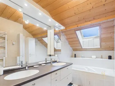 Salle de bains dans l'établissement Chalet METCY 12 pers, Jacuzzi, 8km Gerardmer