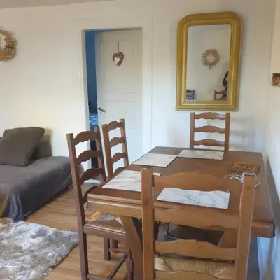 Coin salon dans l'établissement Maison spacieuse à Sainte-Croix-en-Plaine avec jardin