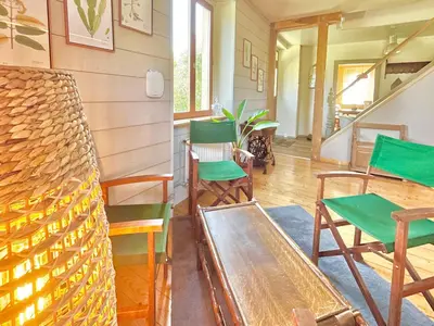 Coin salon dans l'établissement La Secrète en Alsace, Gîte familial spacieux avec jardin, proche Colmar & Route des Vins