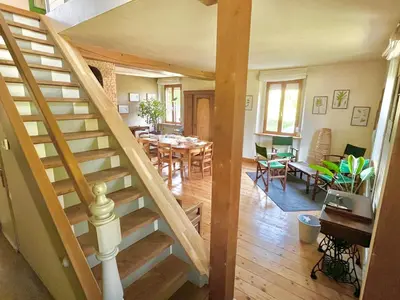 Coin salon dans l'établissement La Secrète en Alsace, Gîte familial spacieux avec jardin, proche Colmar & Route des Vins