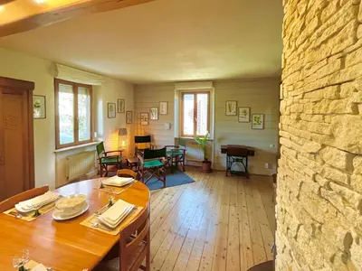 Coin salon dans l'établissement La Secrète en Alsace, Gîte familial spacieux avec jardin, proche Colmar & Route des Vins