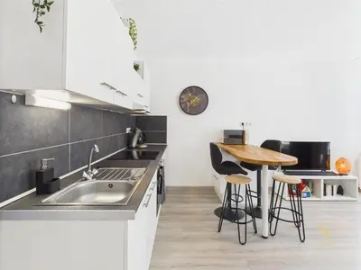 Cuisine ou kitchenette dans l'établissement Cocon Blanca- 1er étage prox centre Mulhouse