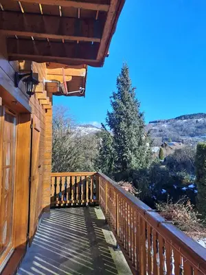 Vue générale sur la montagne ou vue sur la montagne depuis le chalet