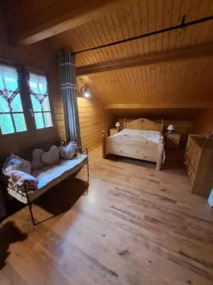 Un ou plusieurs lits dans un hébergement de l'établissement gîte avec spa, sauna et piscine