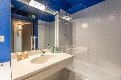 Salle de bains dans l'établissement Le Kennedy Studio Centre Mulhouse 3 Pers