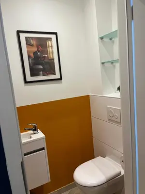 Salle de bains dans l'établissement Le repaire des Supers Héros