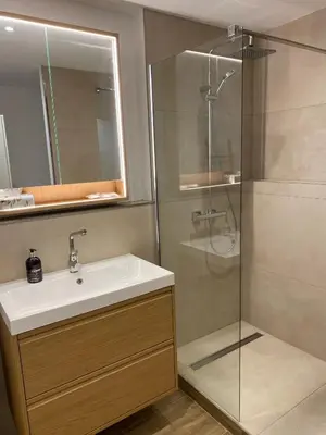 Salle de bains dans l'établissement SkylineStudio