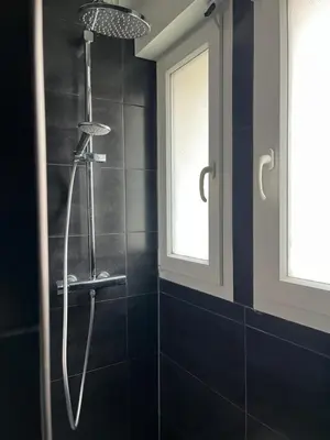 Salle de bains dans l'établissement Alexander Home with parking and terrace