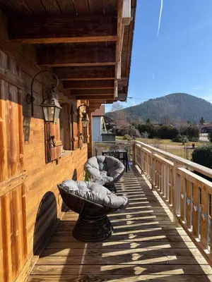 Vue générale sur la montagne ou vue sur la montagne depuis le chalet