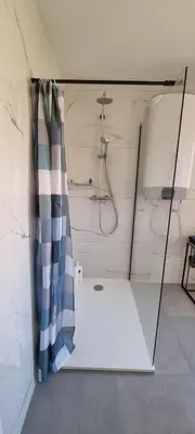 Salle de bains dans l'établissement Magnifique studio meublé