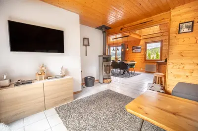 Télévision ou salle de divertissement dans l'établissement Chalet Ô Gustav, vue montagne, au calme, 8p