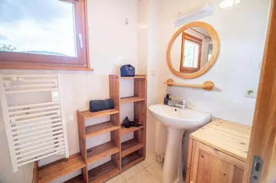 Salle de bains dans l'établissement Chalet Ô Gustav, vue montagne, au calme, 8p