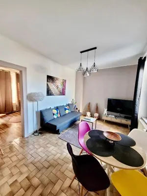 Télévision ou salle de divertissement dans l'établissement Chez Diane Colmar