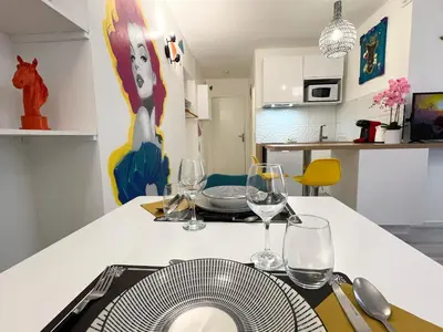 Cuisine ou kitchenette dans l'établissement Le Pop Art - Studio near Train Station - 2 people