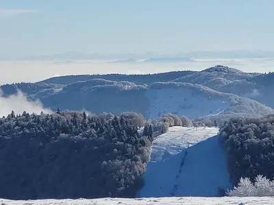 Vue générale sur la montagne ou vue sur la montagne depuis l'appartement